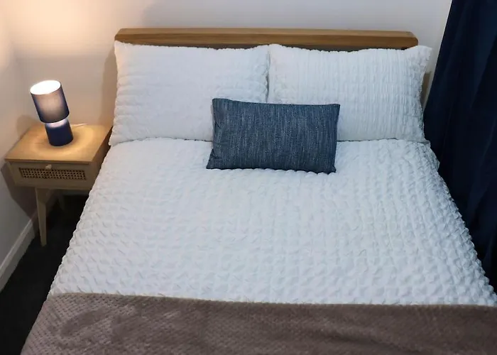 Unique 3 Bedroom House Free Wifi & Parking *