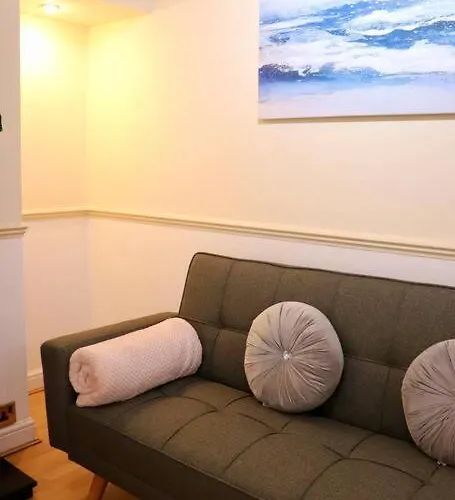 Unique 3 Bedroom House Free Wifi & Parking Appartamento *