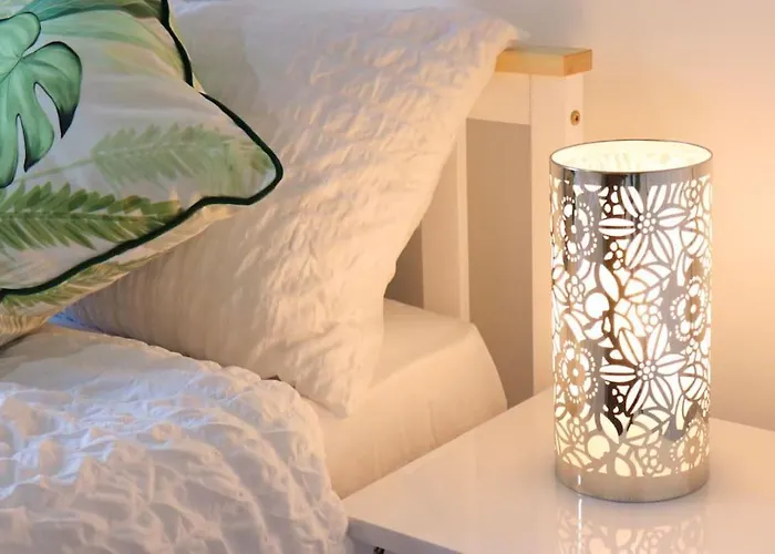 Unique 3 Bedroom House Free Wifi & Parking *