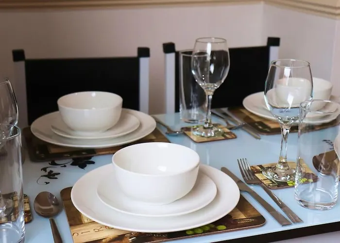 Unique 3 Bedroom House Free Wifi & Parking *